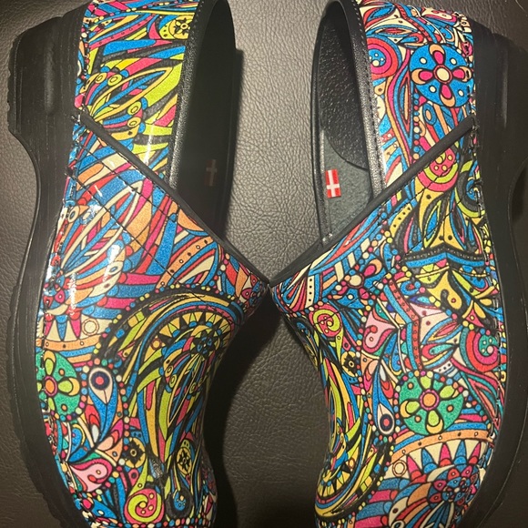 Sanita patent multi-color closed back clogs. Size 41 - Picture 4 of 7